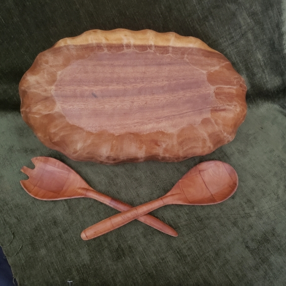 Beautiful Wood Salad Bowl with Serving Utensils - Picture 5 of 11